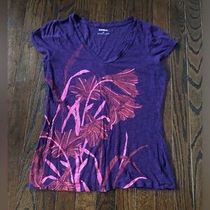 Express Women’s S Purple V-Neck Short-Sleeve Tee w/Hot Pink Floral Design